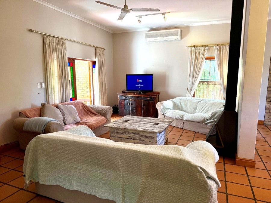 4 Bedroom Property for Sale in Die Wingerd Western Cape